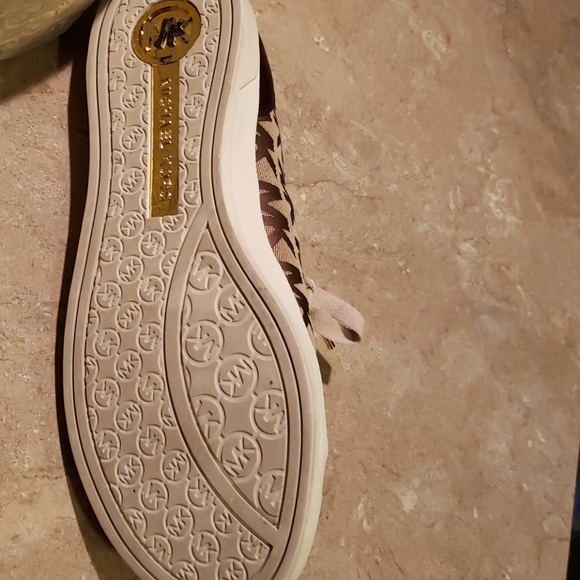 Casual walking shoes - Picture 3 of 3